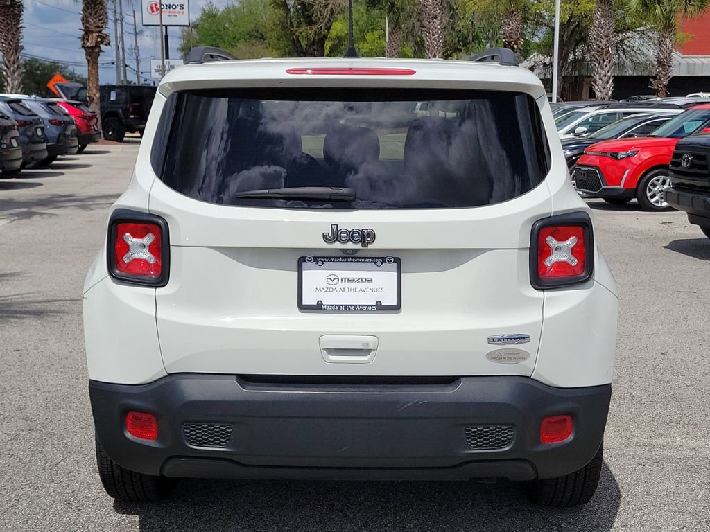 Used 2019 Jeep Renegade Latitude w/ Popular Equipment Group FWD image 8