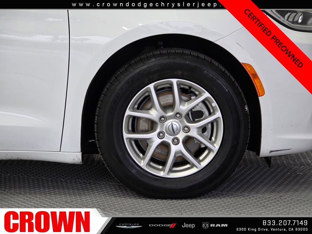 Certified 2024 Chrysler Pacifica Touring-L image 8