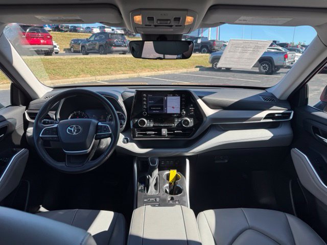 Certified 2022 Toyota Highlander XLE AWD/4WD image 21