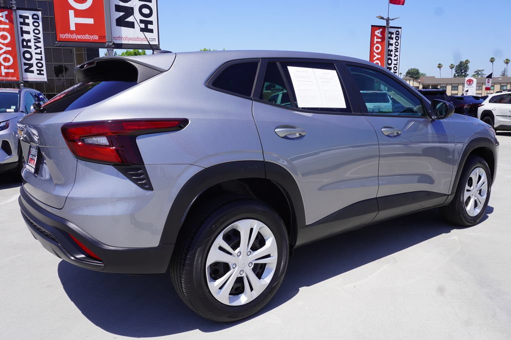 Used 2025 Chevrolet Trax LS FWD image 7