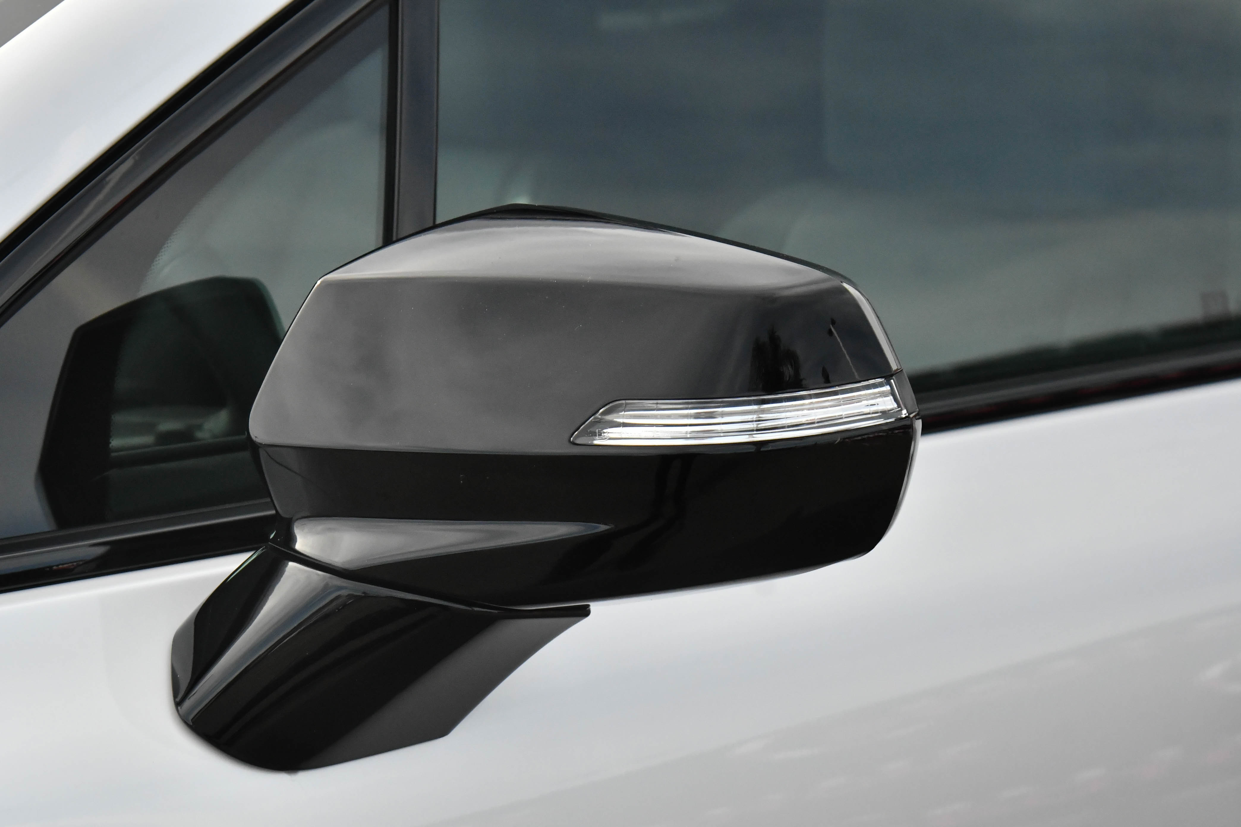 Used 2024 Honda Prologue Touring image 13