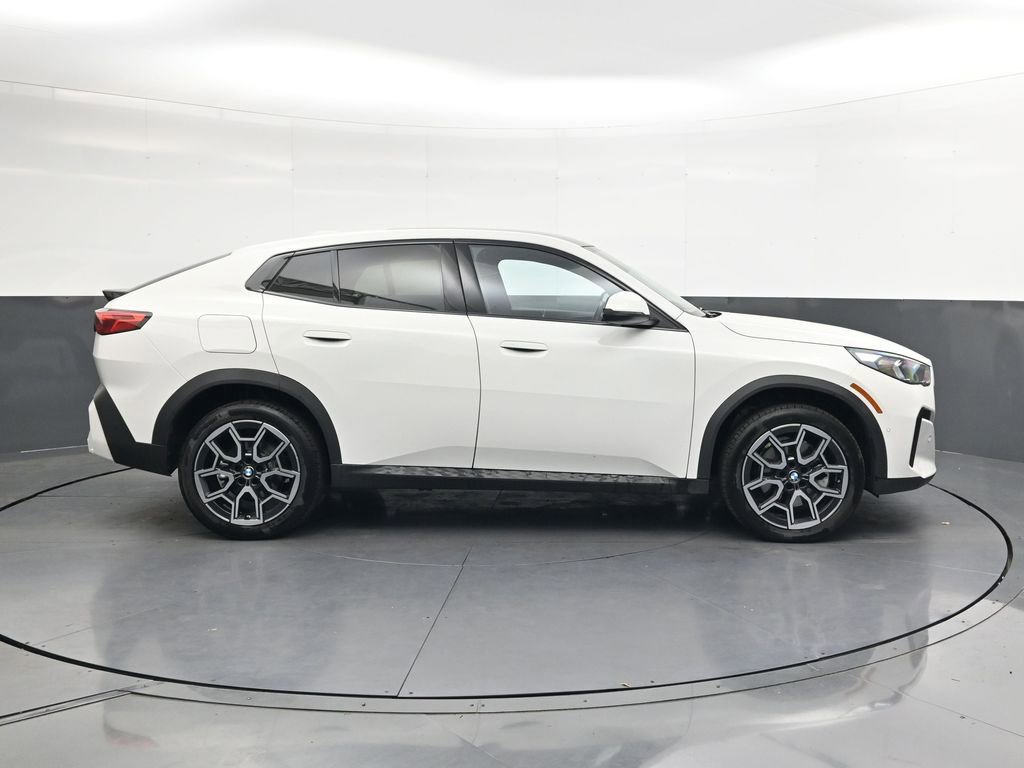 Used 2025 BMW X2 xDrive28i image 3