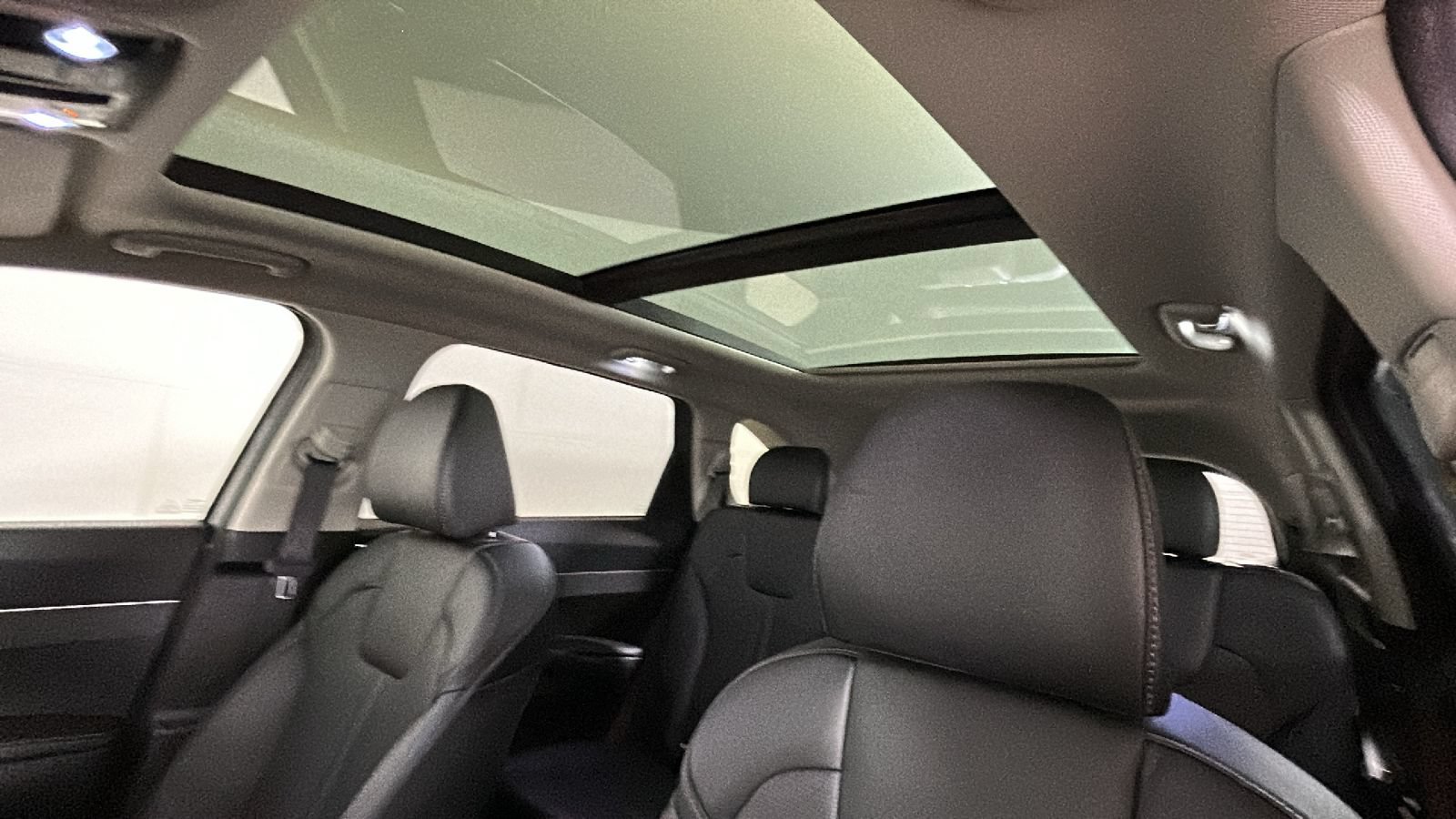 Used 2025 Kia Sorento S w/ Panoramic Sunroof Package FWD image 13