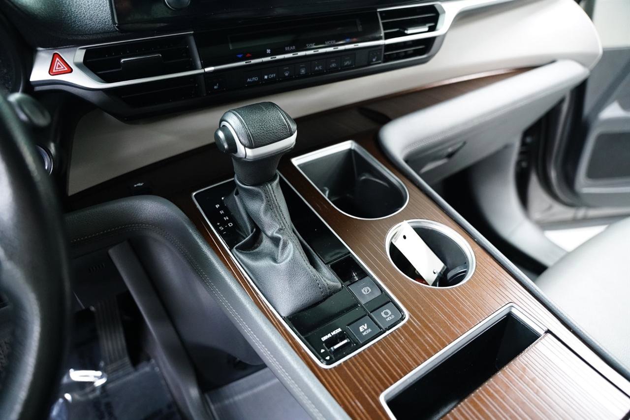 Used 2023 Toyota Sienna XLE image 22