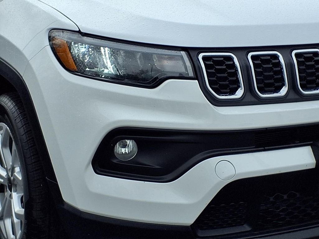 Used 2025 Jeep Compass Latitude AWD/4WD image 28