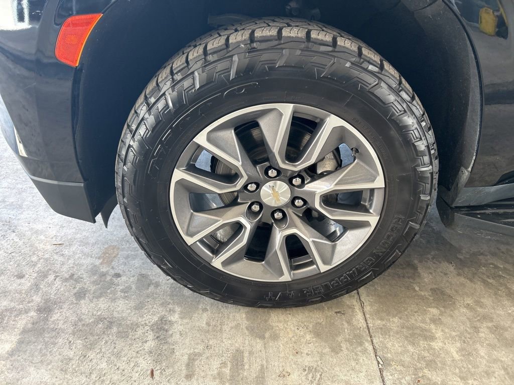 Used 2023 Chevrolet Suburban LS image 13