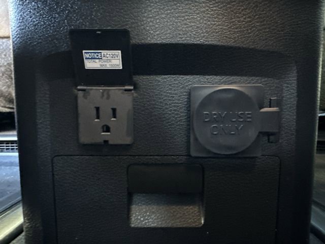 Used 2025 Toyota Sienna Platinum image 18