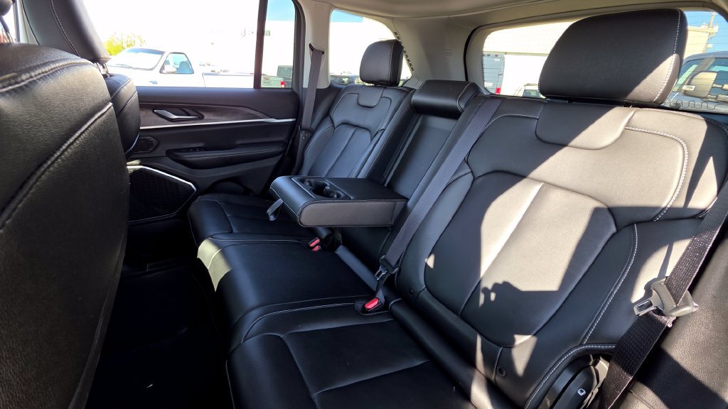 Used 2023 Jeep Grand Cherokee Limited AWD/4WD image 19