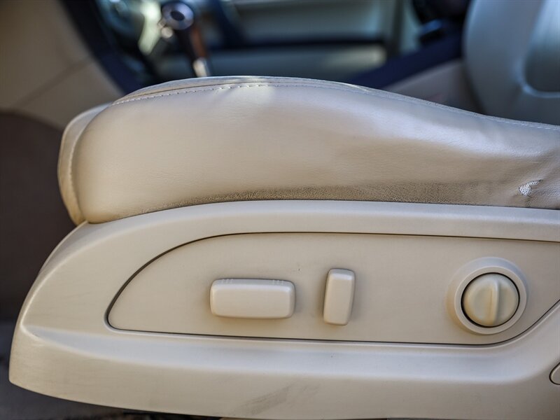 Used 2011 Buick Enclave CXL FWD image 27