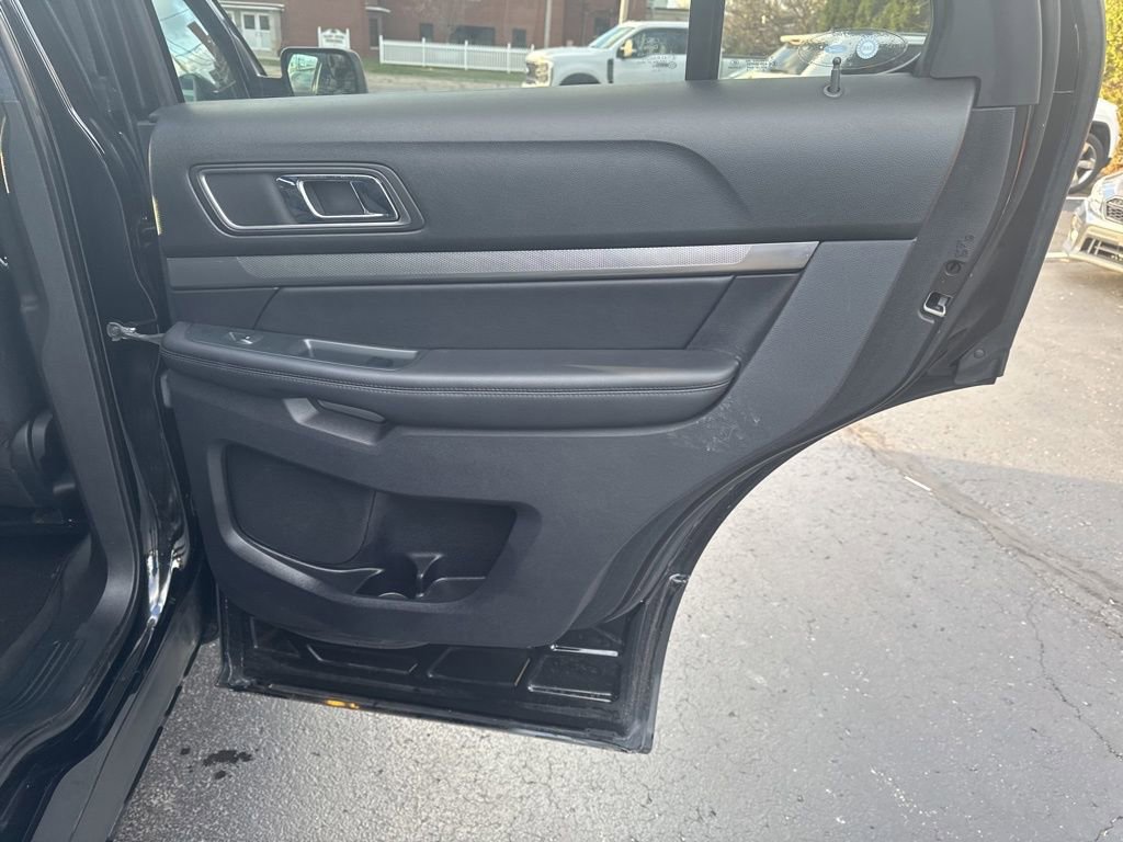 Used 2018 Ford Explorer XLT image 34