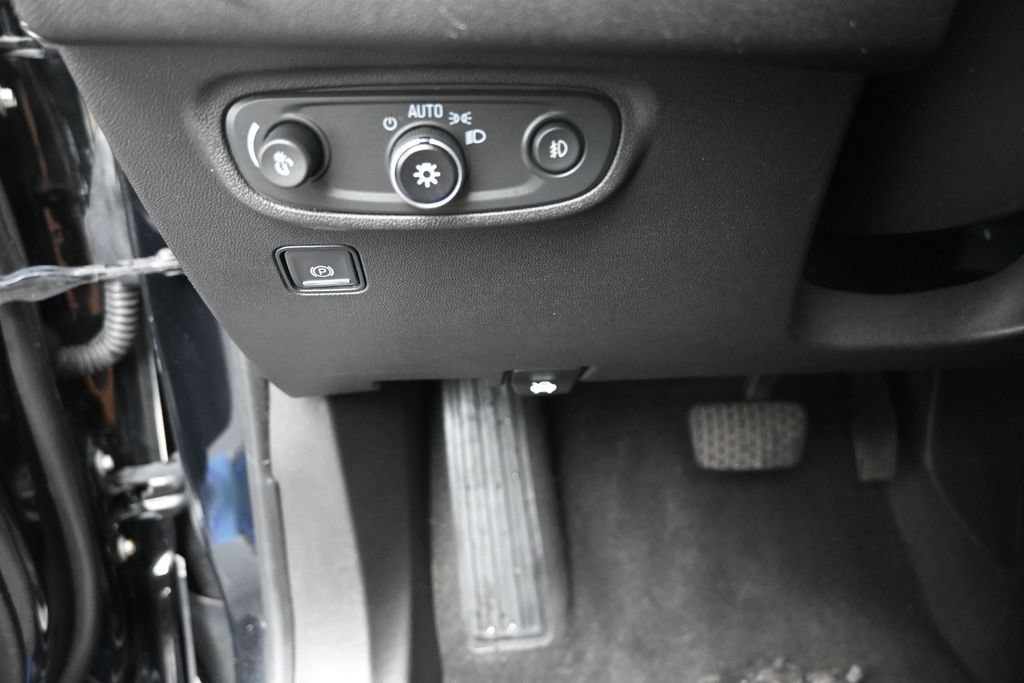 Used 2021 GMC Terrain SLT AWD/4WD image 16