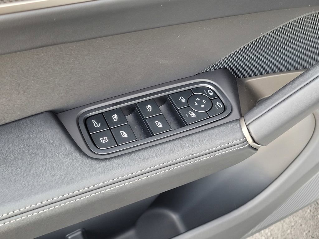 New 2025 Porsche Cayenne Turbo image 19