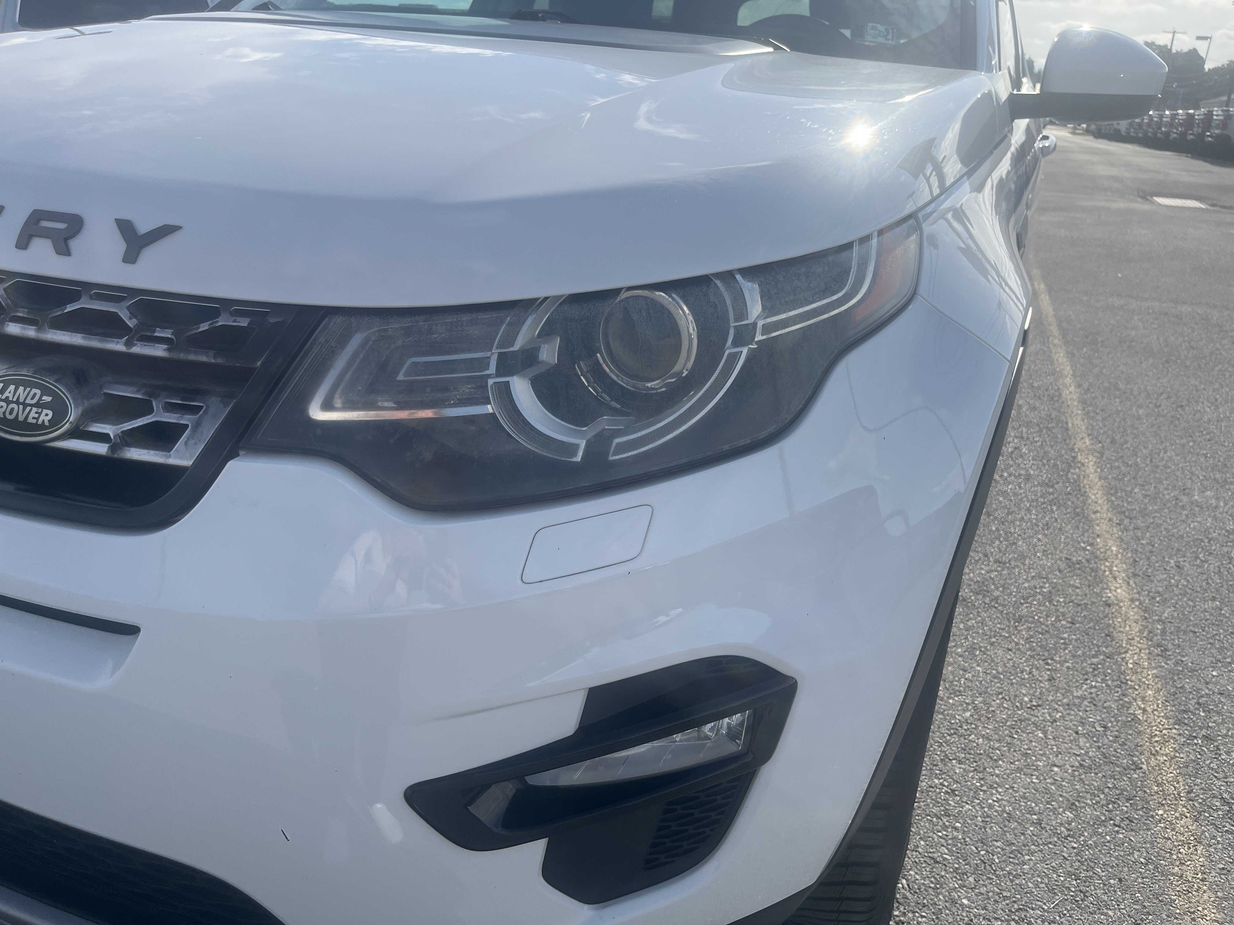 Used 2016 Land Rover Discovery Sport HSE AWD/4WD image 11