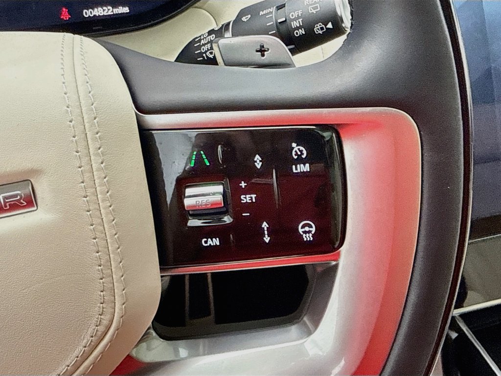 Certified 2025 Land Rover Range Rover SE AWD/4WD image 12