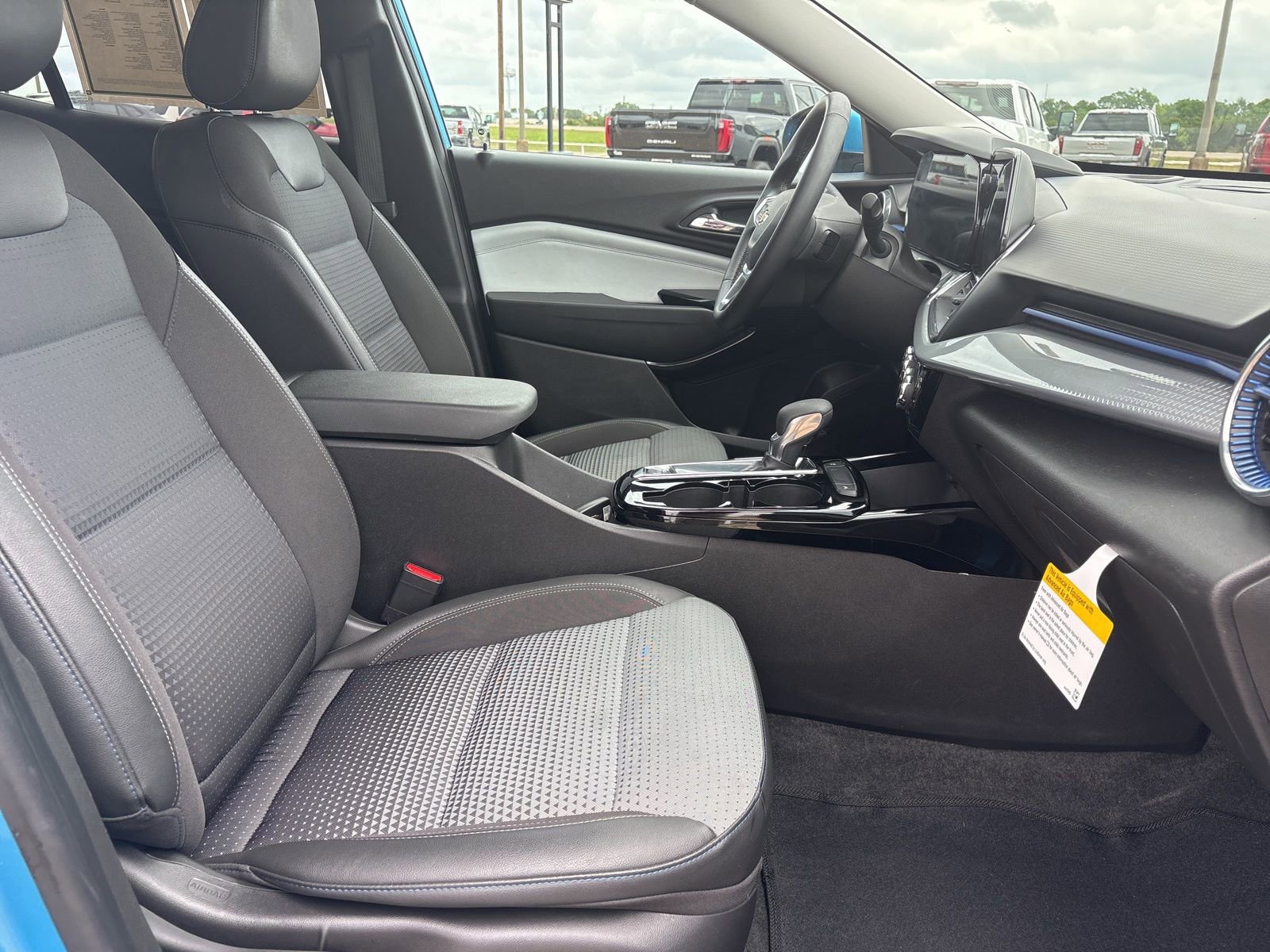 Certified 2025 Chevrolet Trax LT w/ Driver Confidence Package FWD image 17