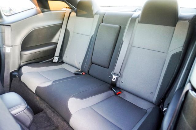 Used 2016 Dodge Challenger SXT image 7