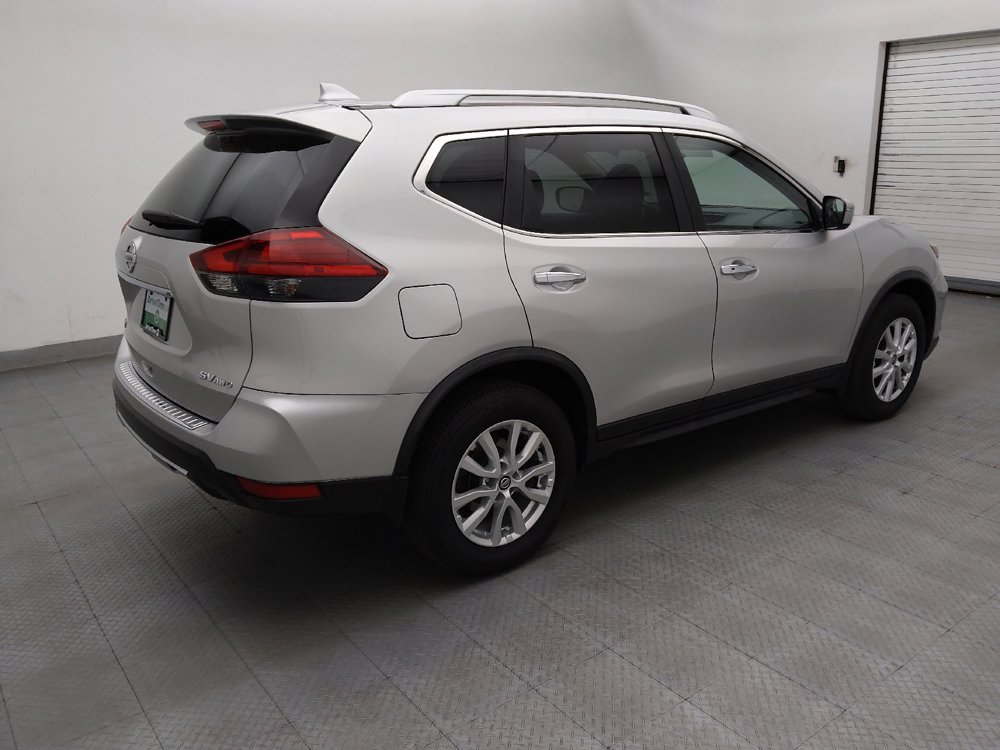 Used 2017 Nissan Rogue SV AWD/4WD image 10