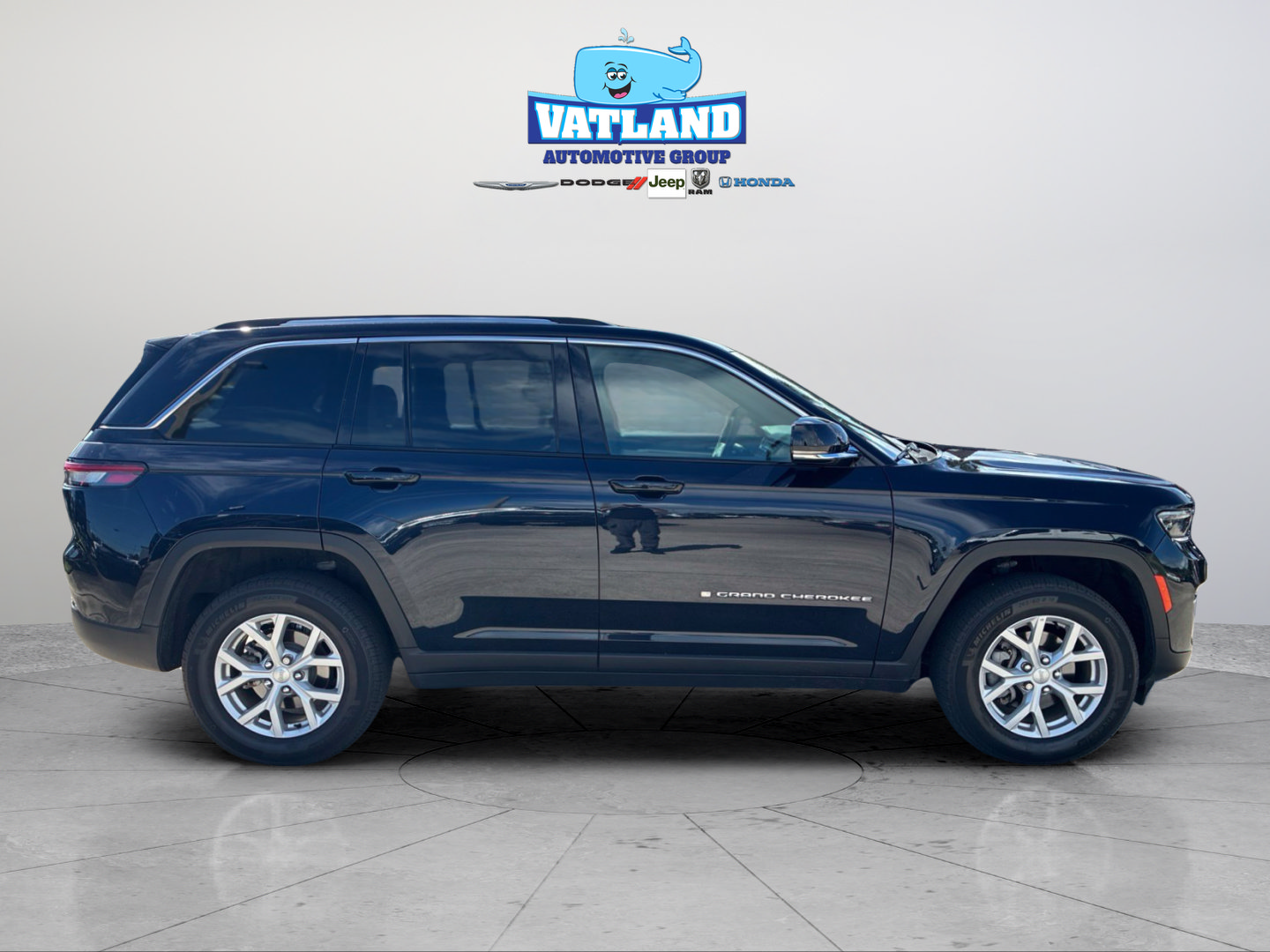 Certified 2023 Jeep Grand Cherokee Limited w/ Trailer Tow Prep Group (B) AWD/4WD image 5