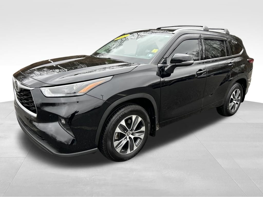 Used 2022 Toyota Highlander XLE image 1