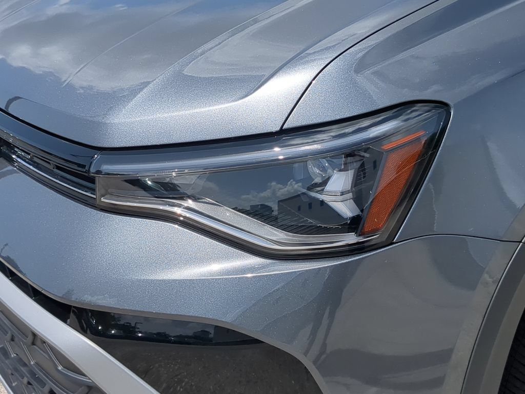 Certified 2025 Volkswagen Taos S FWD image 7