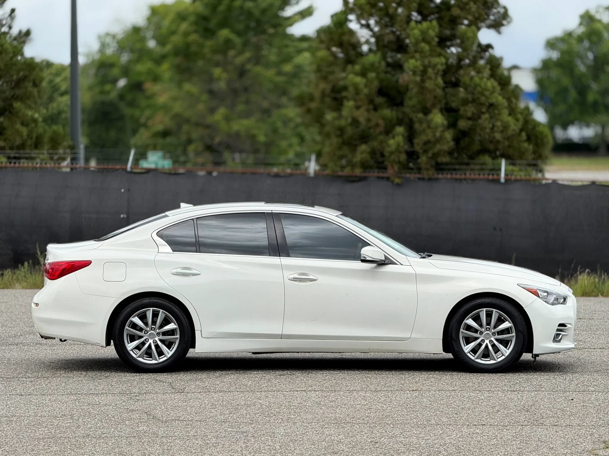 Used 2015 INFINITI Q50 Premium w/ Navigation Package RWD image 7
