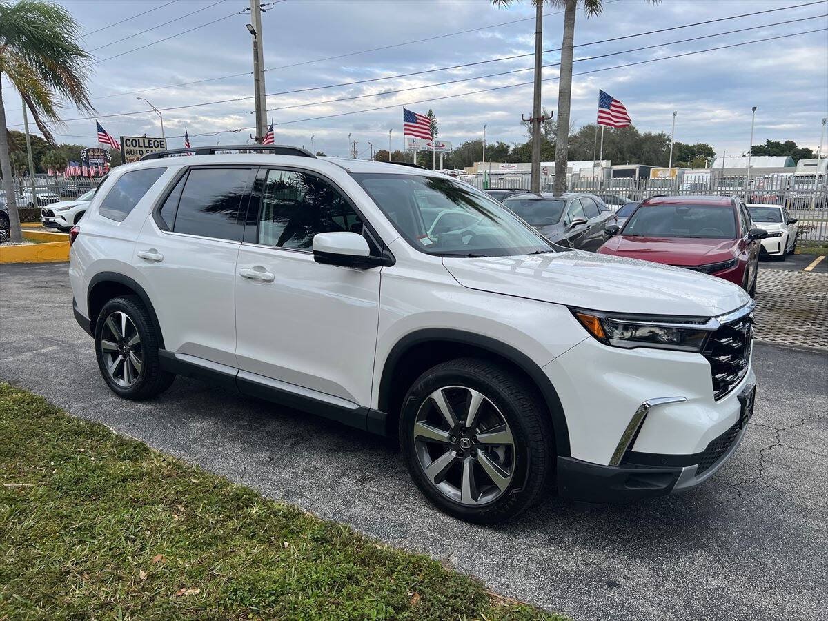 Used 2025 Honda Pilot Elite image 4