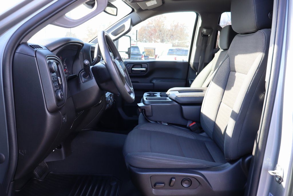 Used 2024 Chevrolet Silverado 2500 Custom w/ Custom Value Package image 3