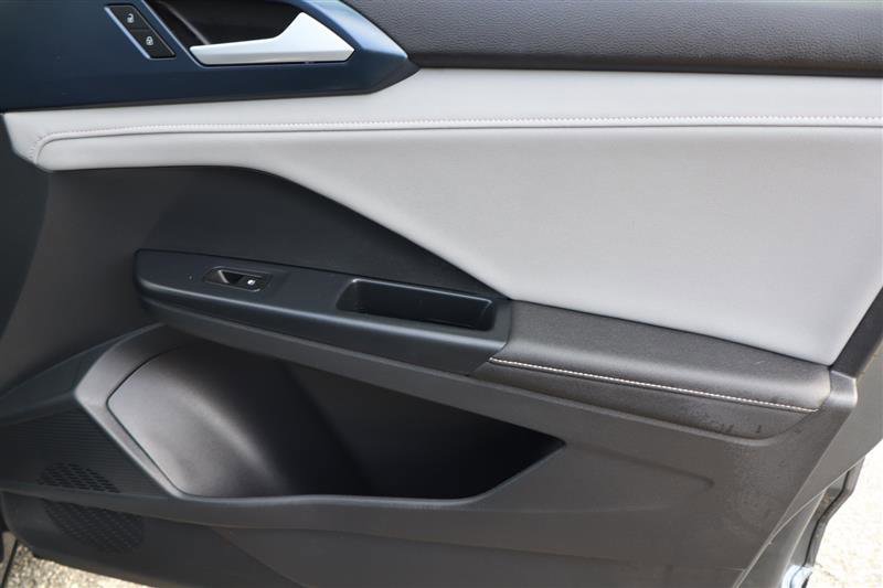 Used 2024 Volkswagen Taos SE image 10