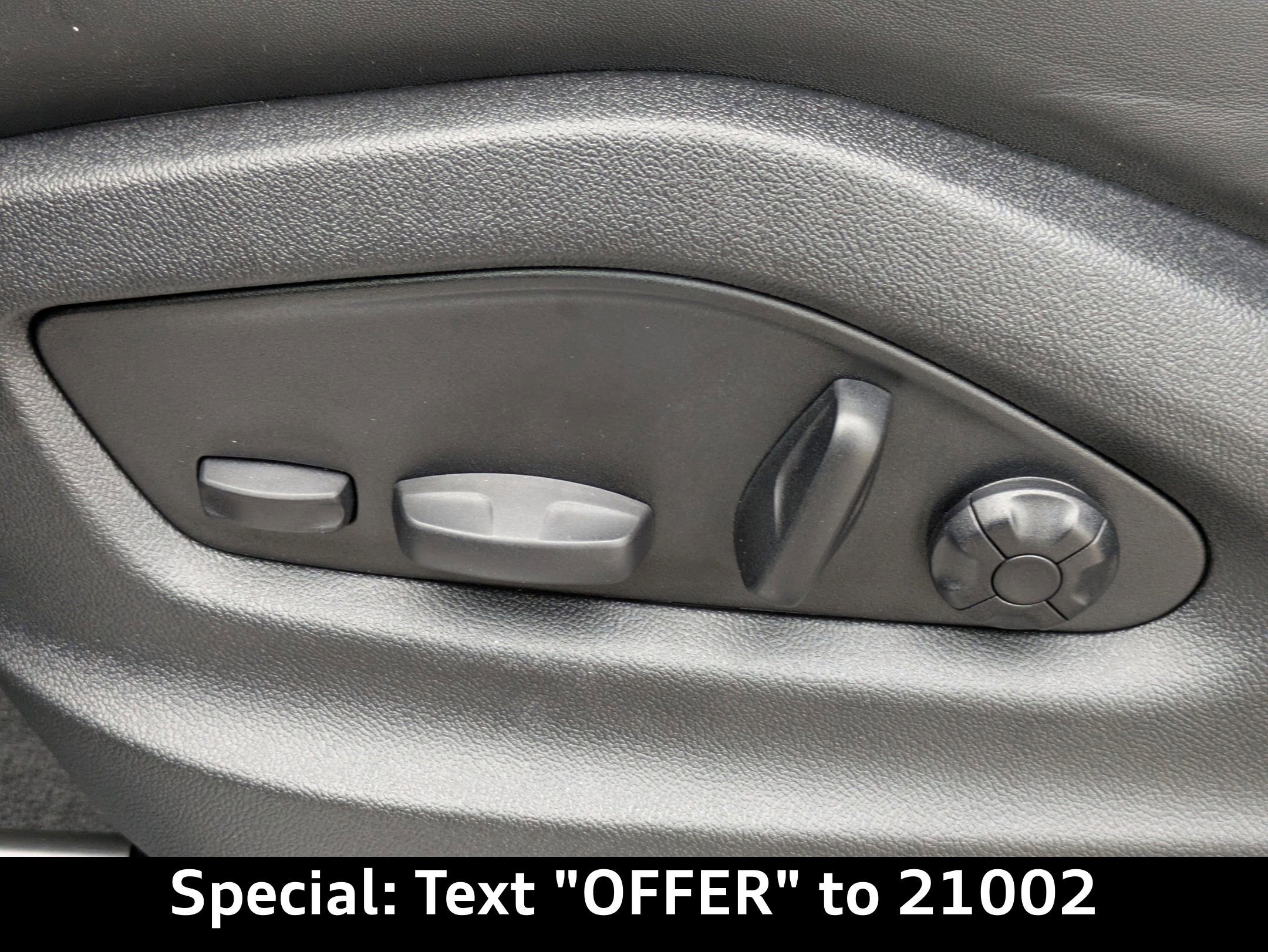 Used 2025 Porsche Cayenne image 23