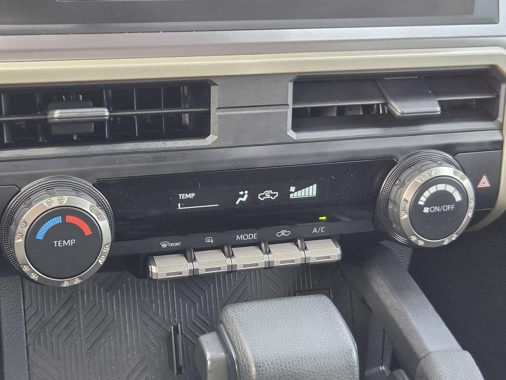 Used 2025 Toyota Tacoma SR5 AWD/4WD image 19