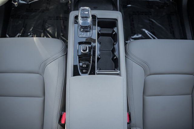 New 2026 Volvo XC90 B6 Plus w/ Protection Package Premier image 24