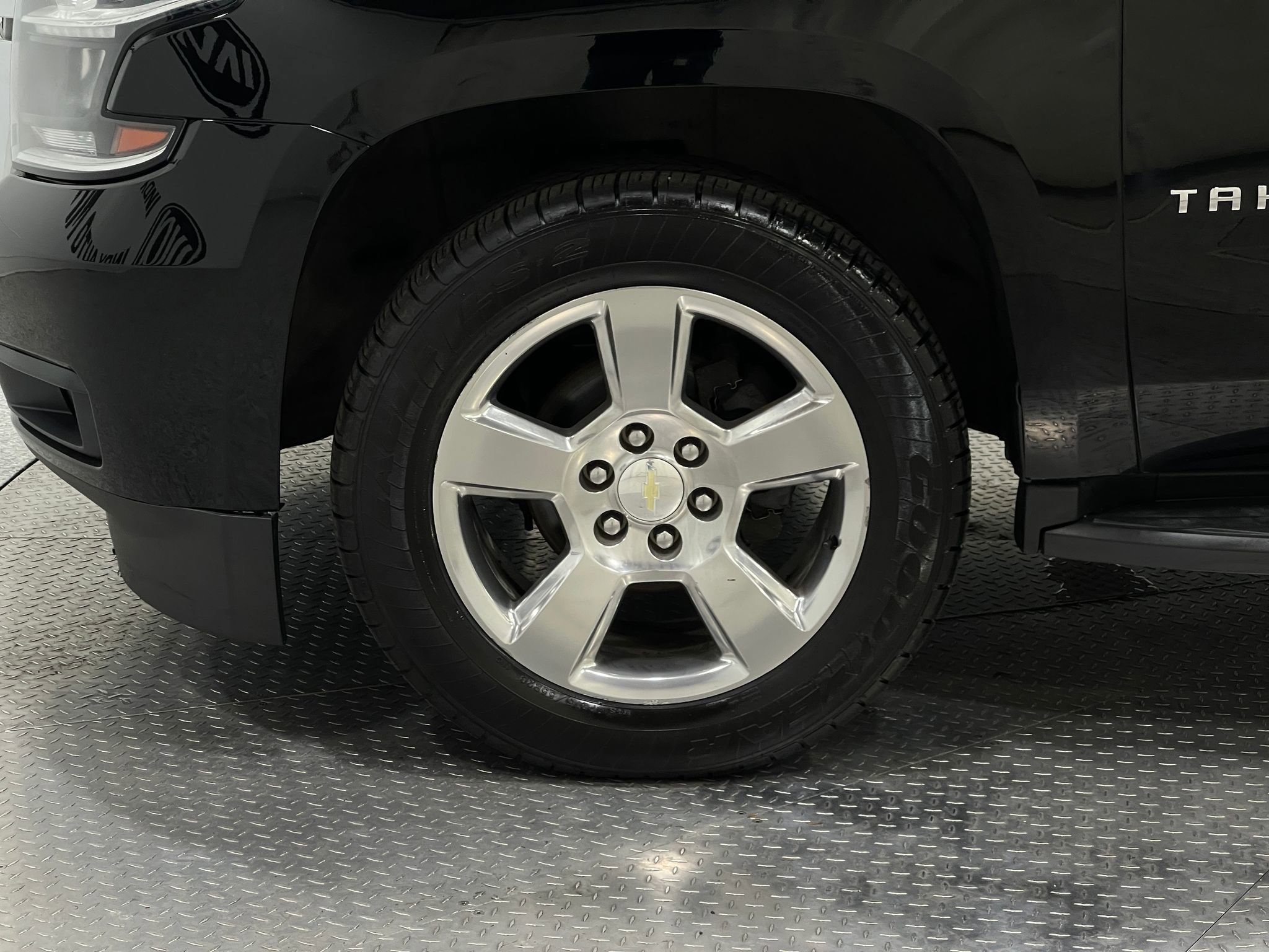 Used 2018 Chevrolet Tahoe LT w/ Luxury Package AWD/4WD image 37