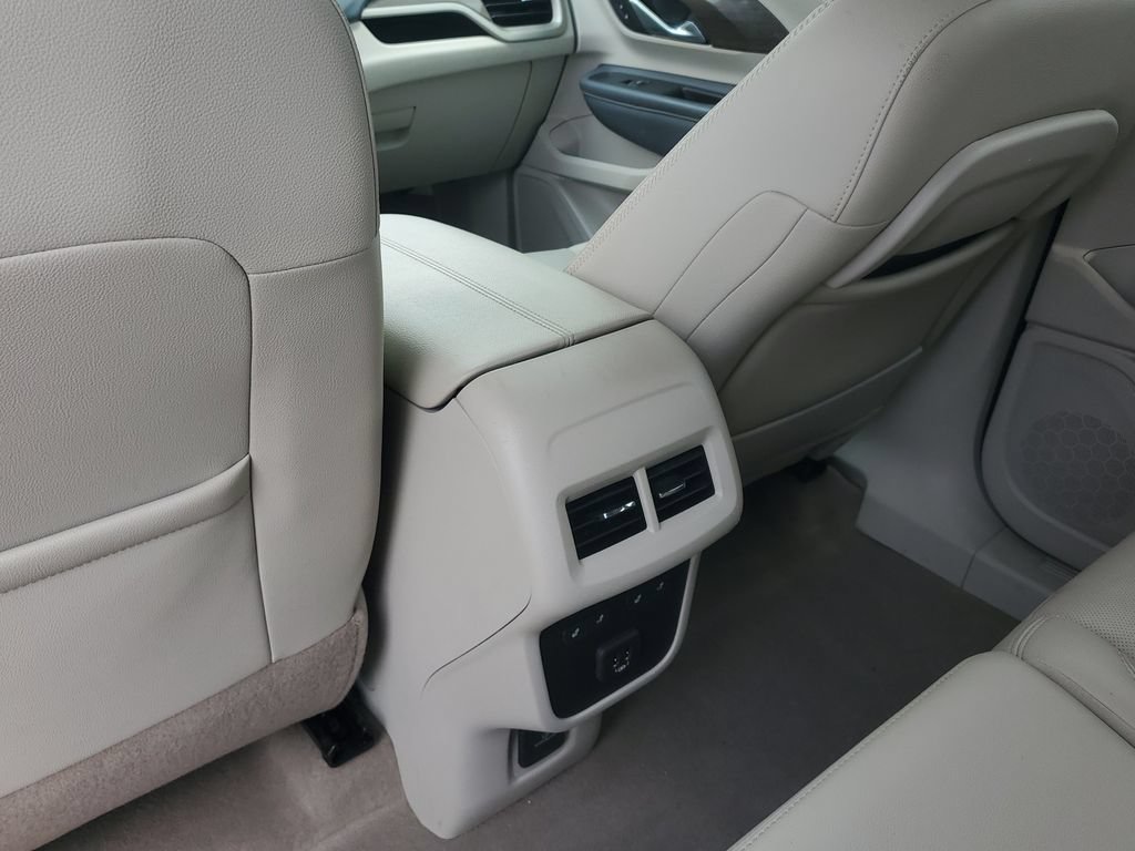 Used 2022 GMC Terrain Denali w/ Denali Premium Package AWD/4WD image 15