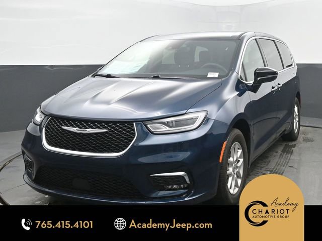 Used 2025 Chrysler Pacifica Select