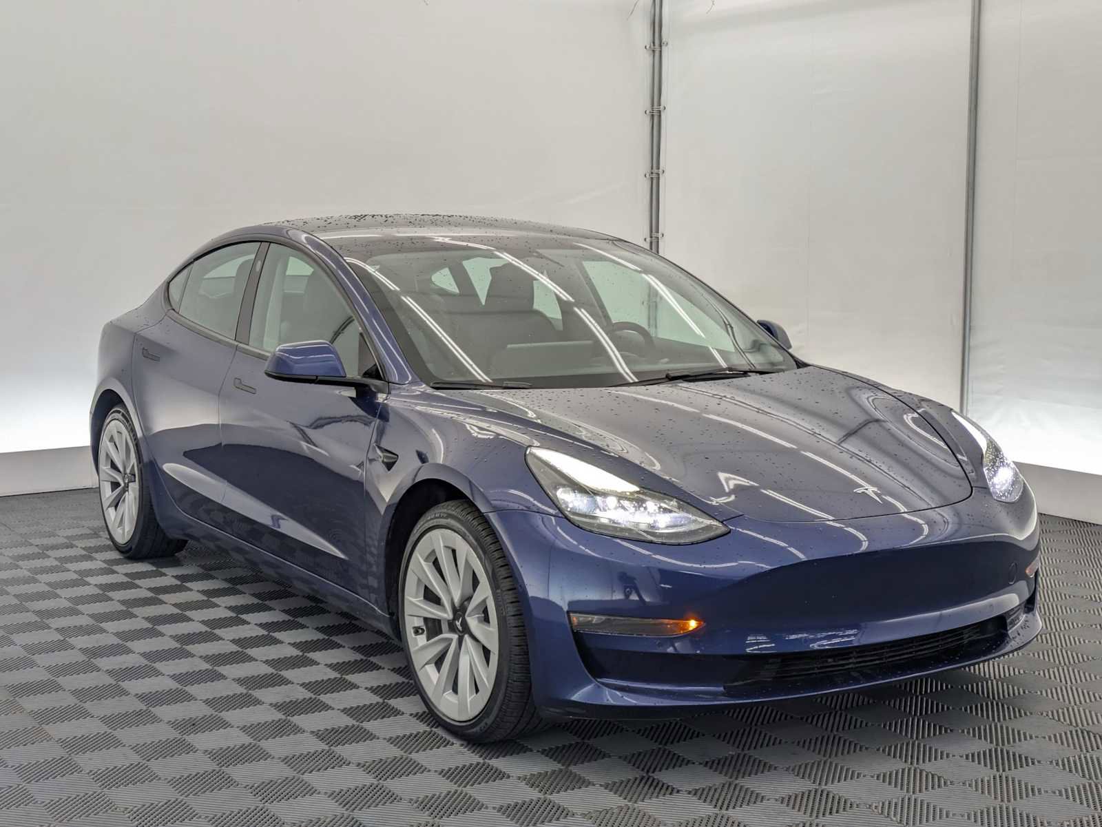 Used 2022 Tesla Model 3 Standard Range image 8