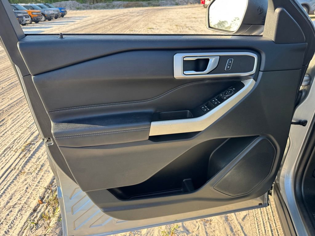 Certified 2022 Ford Explorer XLT w/ Equipment Group 202A image 25