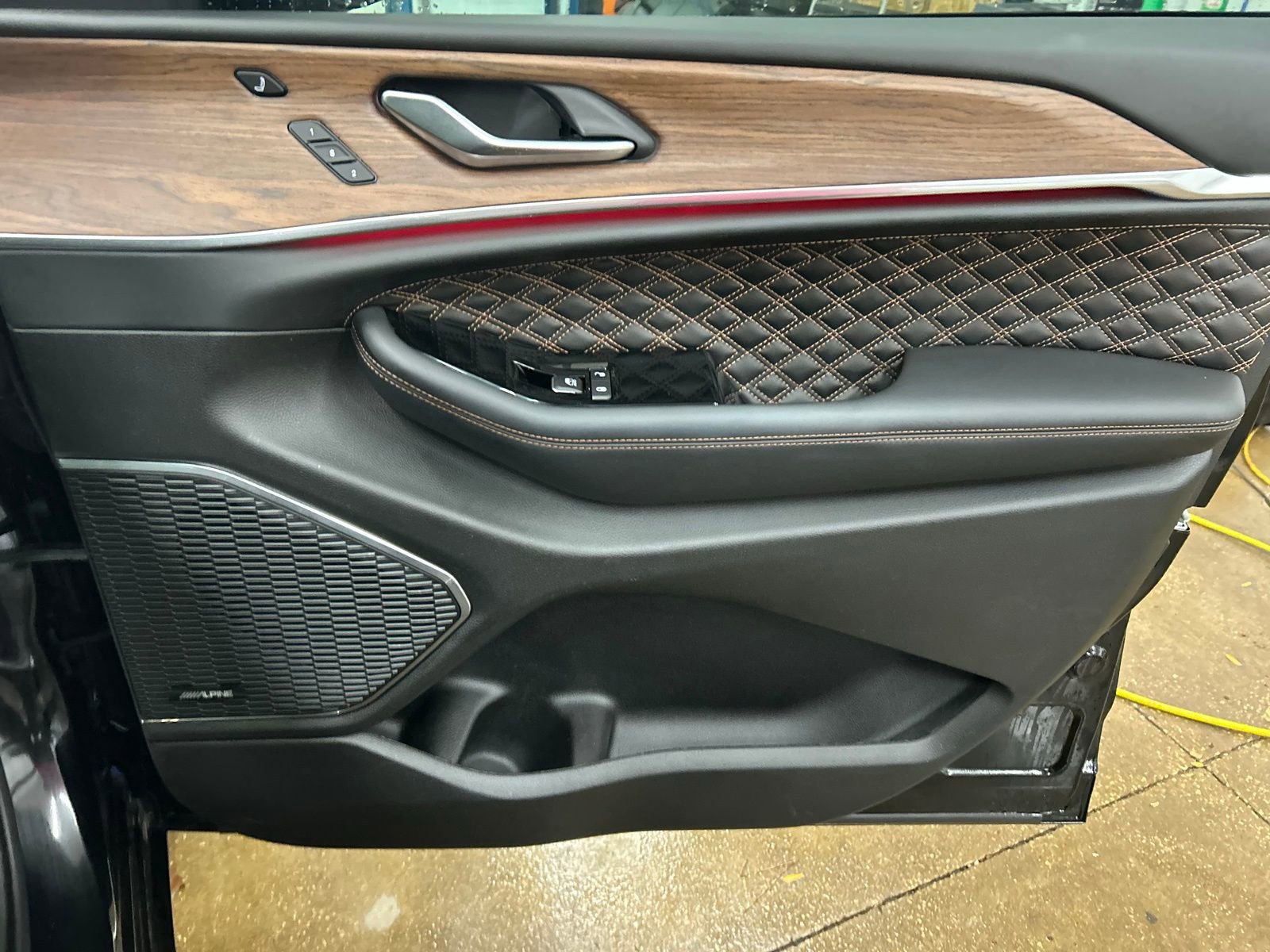 Certified 2023 Jeep Grand Cherokee Summit w/ Luxury Tech Group V image 32