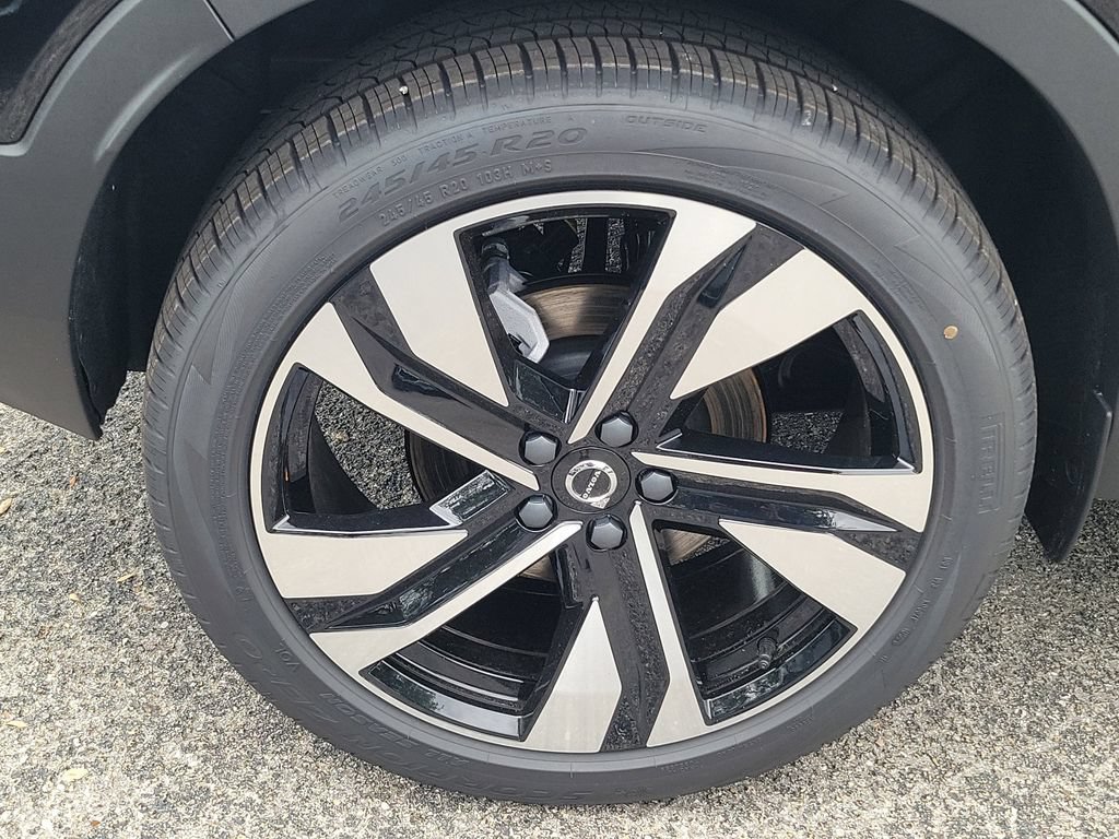 New 2026 Volvo XC40 B5 Plus w/ Climate Package AWD/4WD image 3