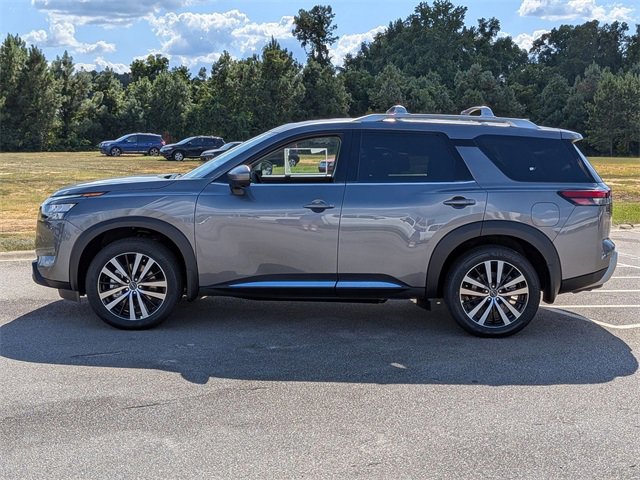 New 2025 Nissan Pathfinder Platinum image 4