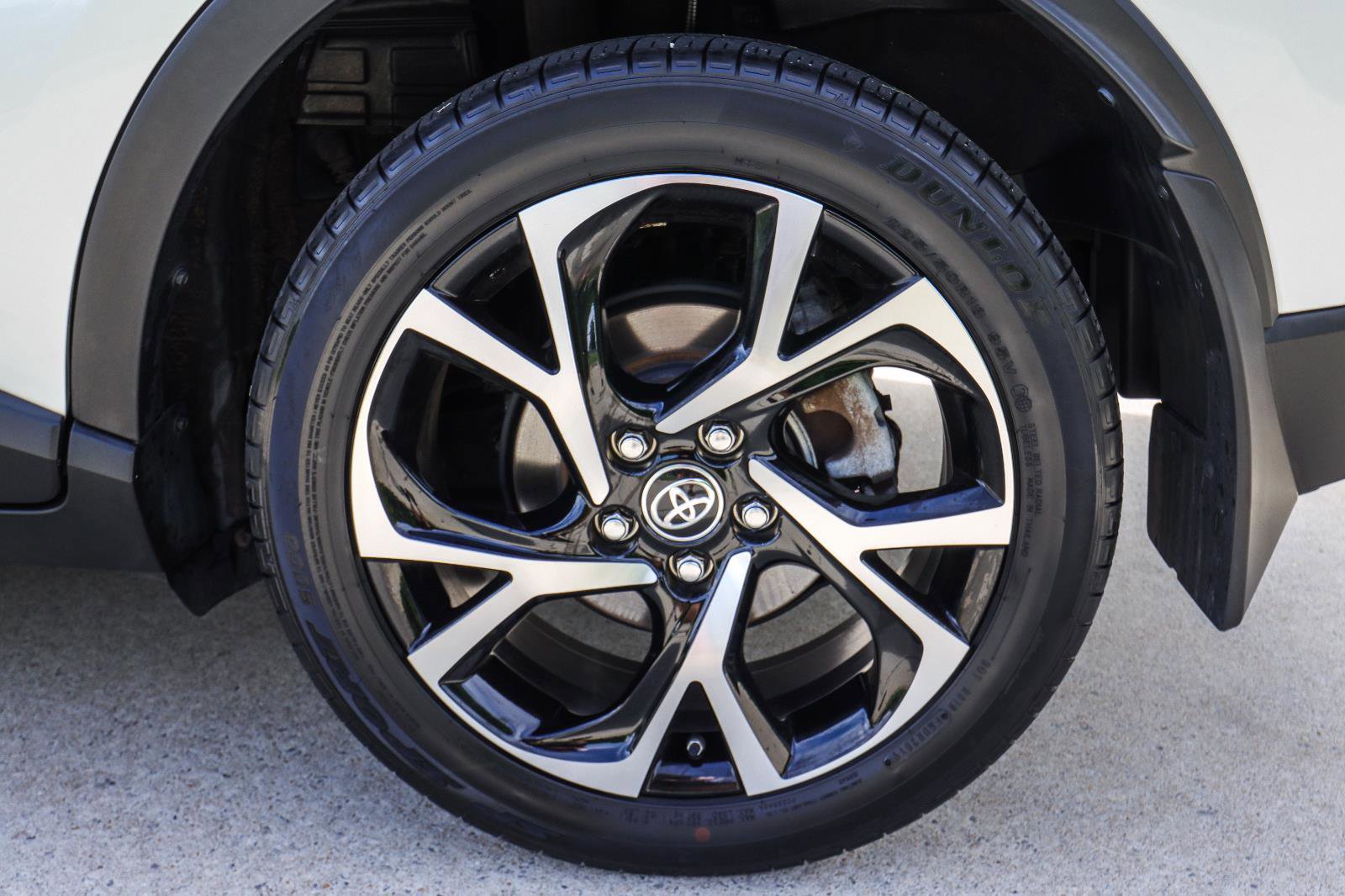 Used 2020 Toyota C-HR XLE FWD image 21