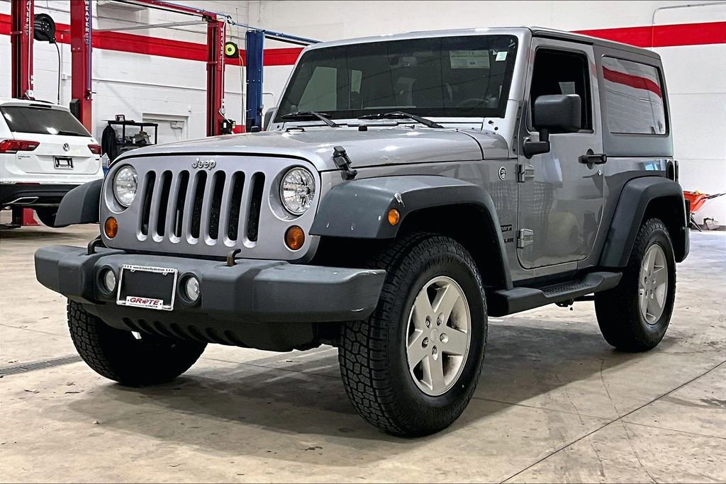 Used 2013 Jeep Wrangler Sport AWD/4WD image 32