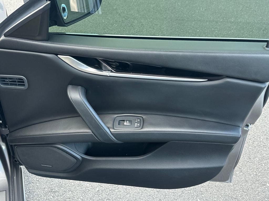 Used 2018 Maserati Ghibli S GranLusso image 16