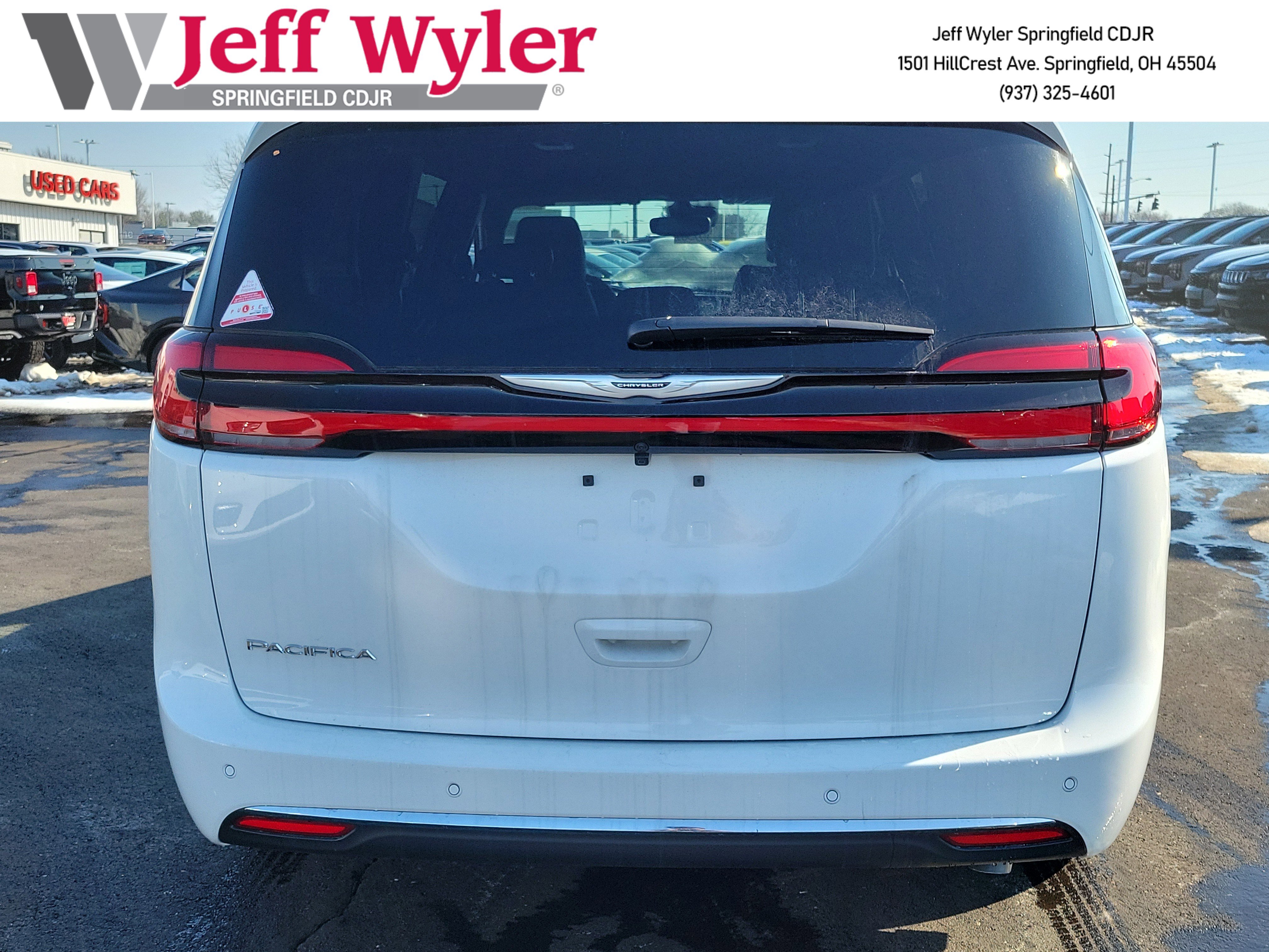 New 2026 Chrysler Pacifica Select image 4