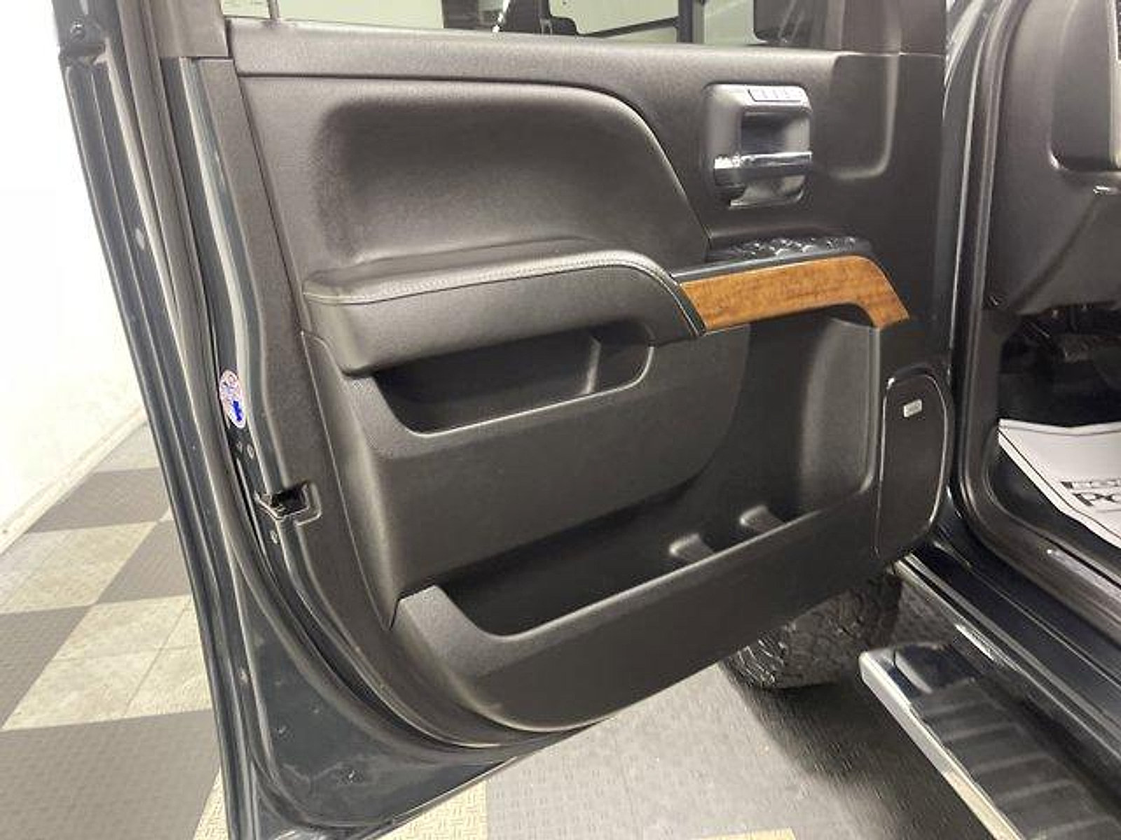 Used 2018 Chevrolet Silverado 2500 High Country w/ Duramax Plus Package AWD/4WD image 8