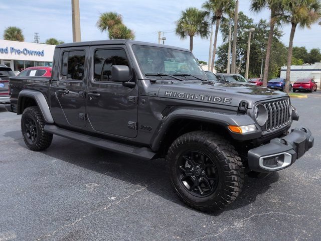 Used 2025 Jeep Gladiator Sport AWD/4WD image 2
