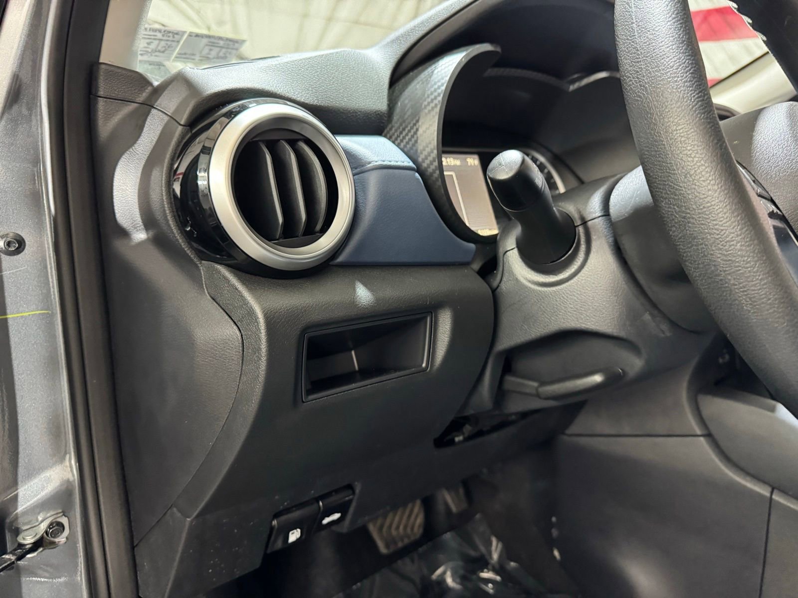 Used 2025 Nissan Versa SV image 24