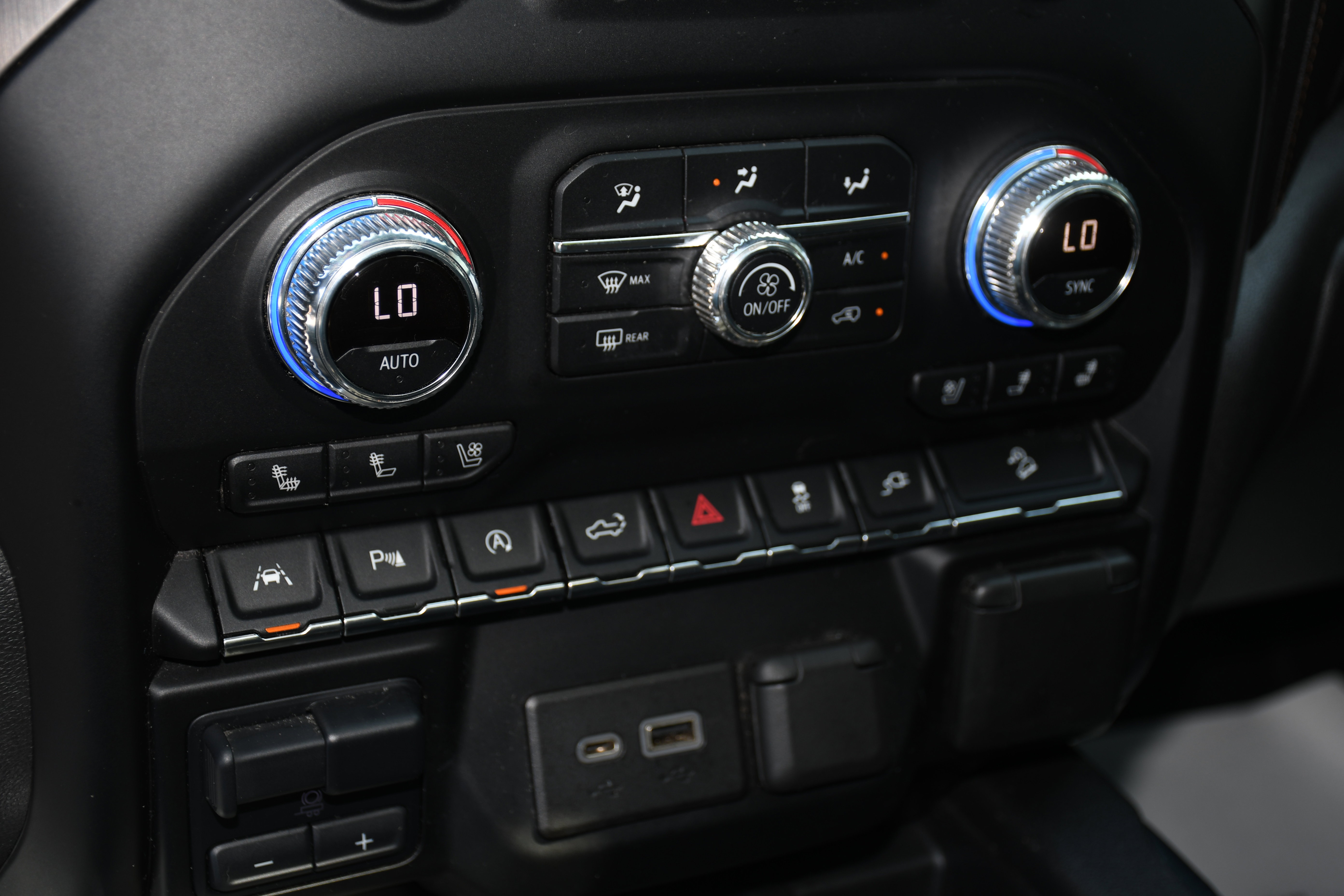 Used 2020 GMC Sierra 1500 AT4 w/ AT4 Premium Package image 16