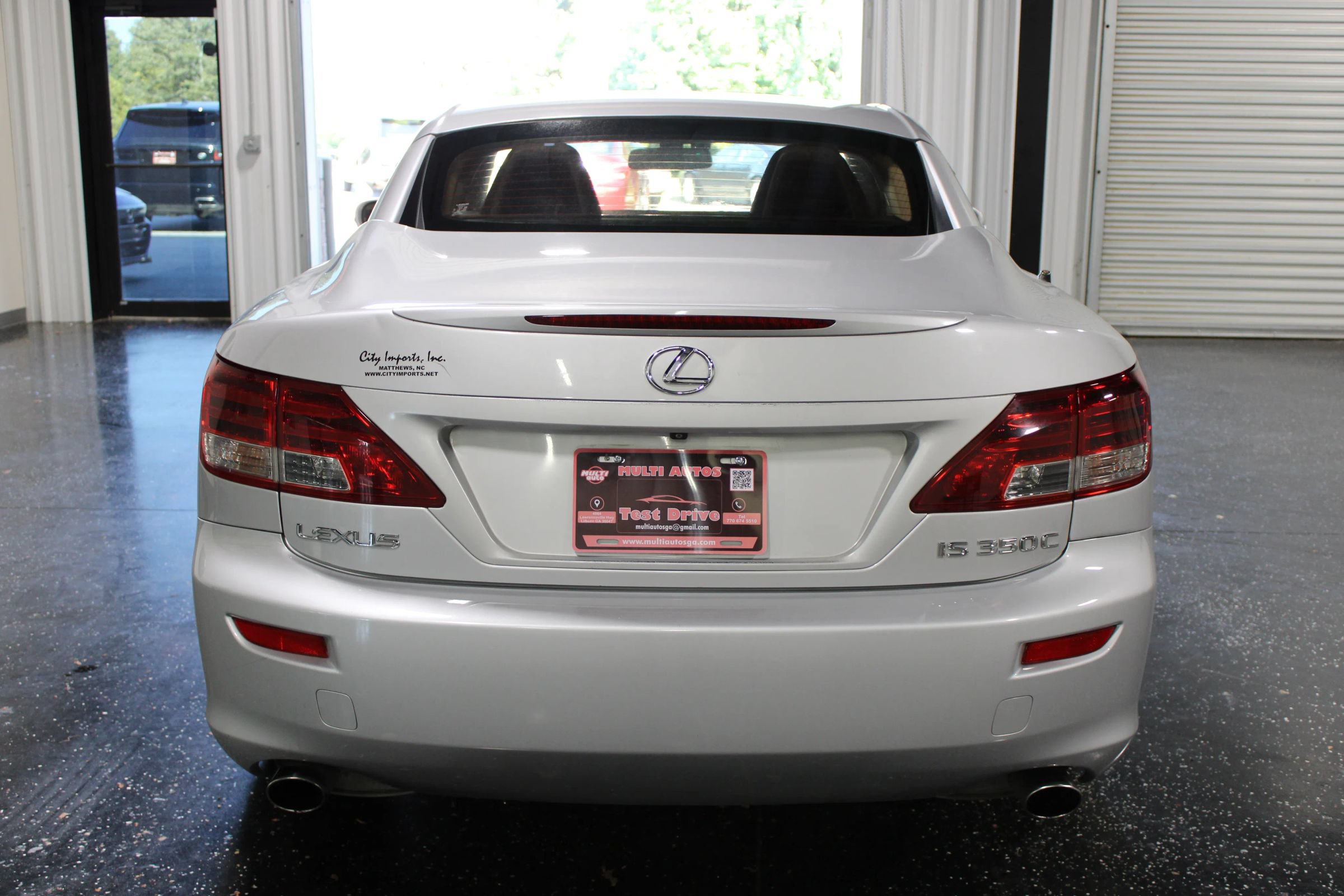 Used 2010 Lexus IS 350C w/ Luxury Pkg RWD image 4