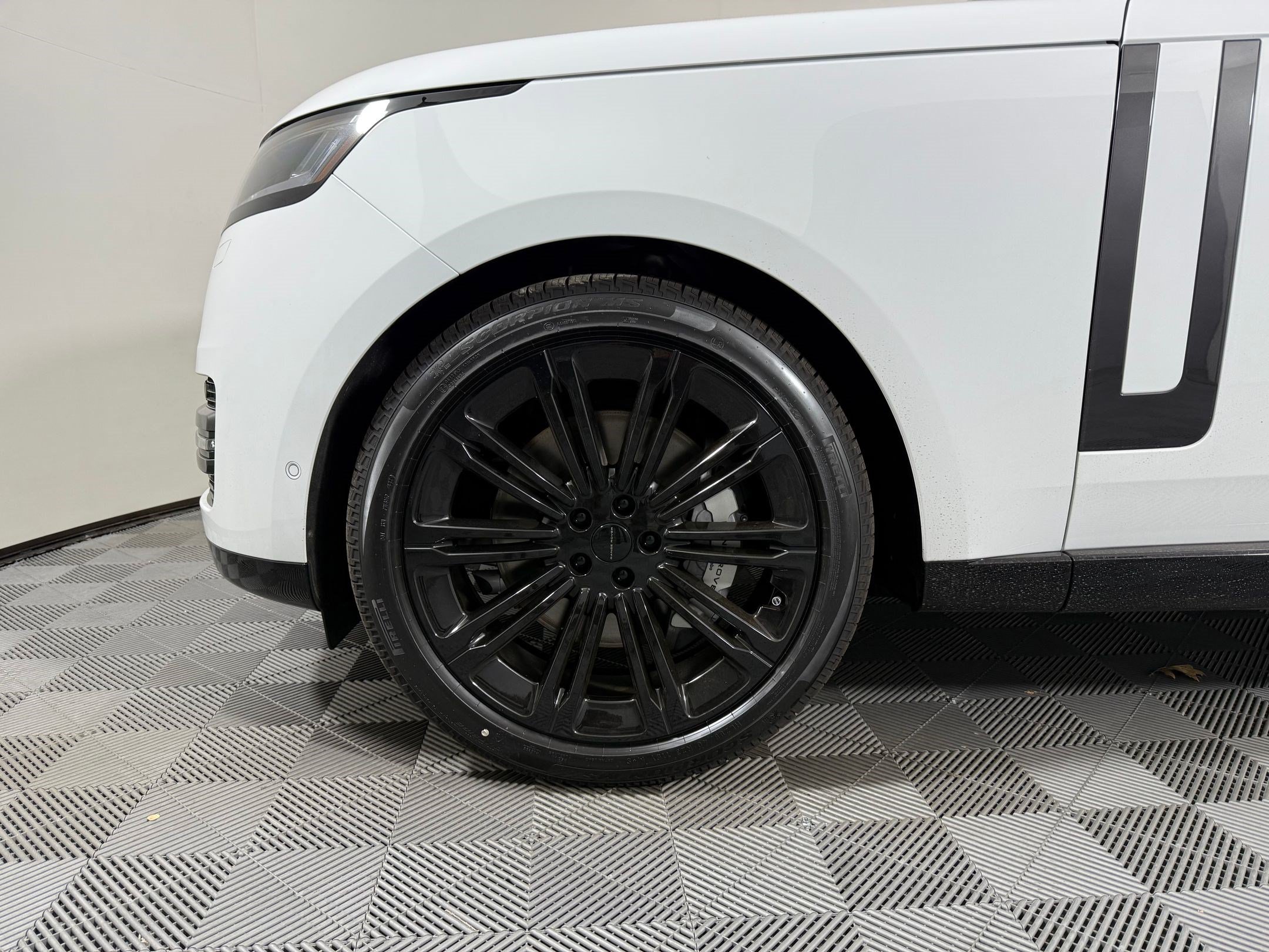 New 2026 Land Rover Range Rover Long Wheelbase SE AWD/4WD image 11
