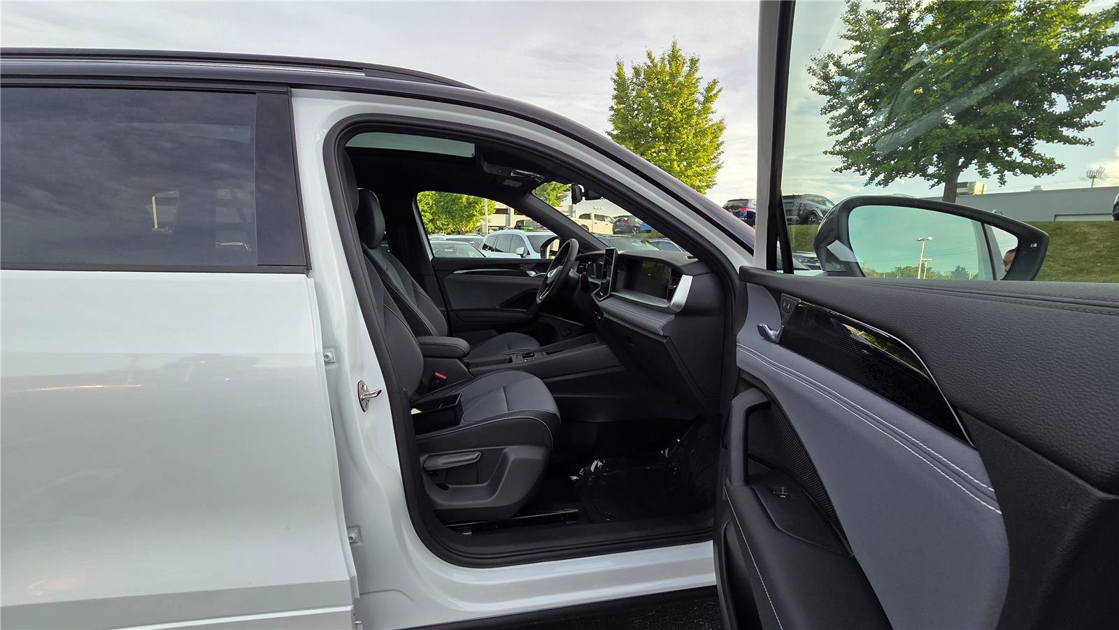 New 2026 Volkswagen Tiguan SE R-Line AWD/4WD image 63